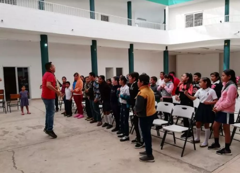 Brindan diversión y aprendizaje a niños de Villa Juárez