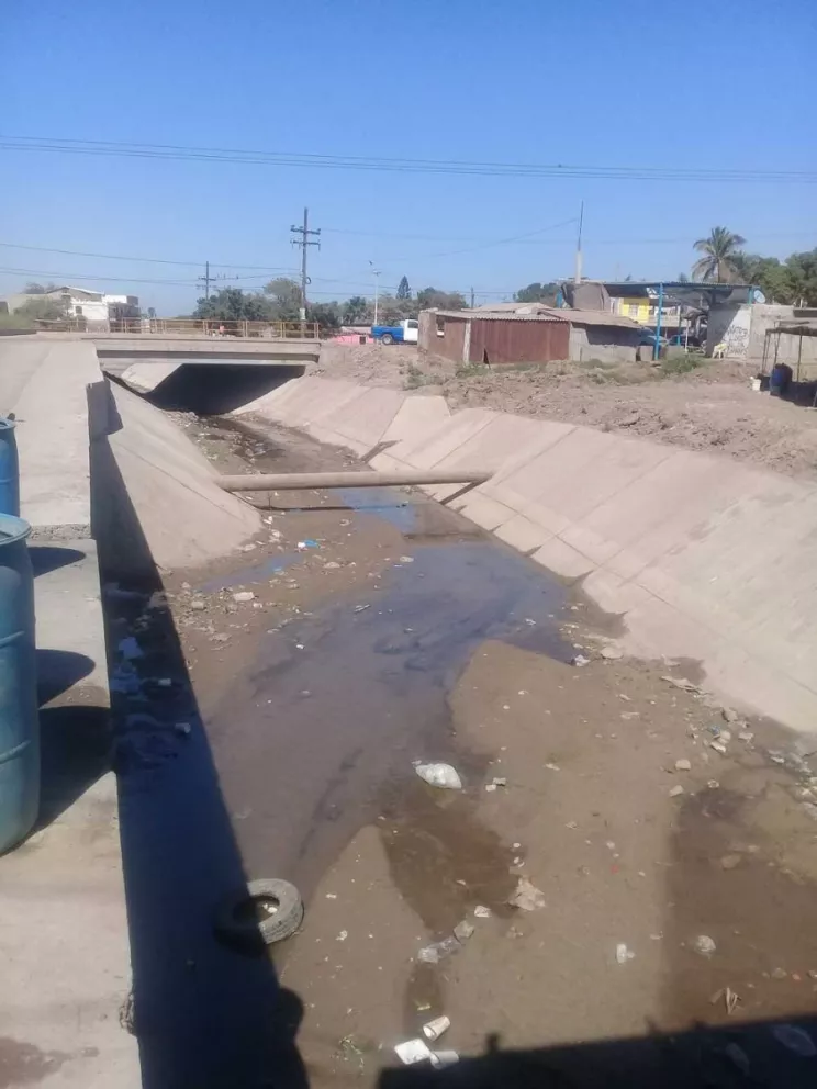 Avanza obra de revestimiento del dren en Villa Juárez