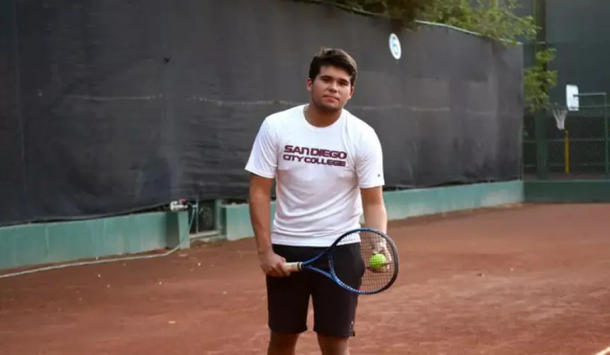 (VIDEO) Alejandro Zatarain, joven culichi becado en el extranjero para jugar Tenis