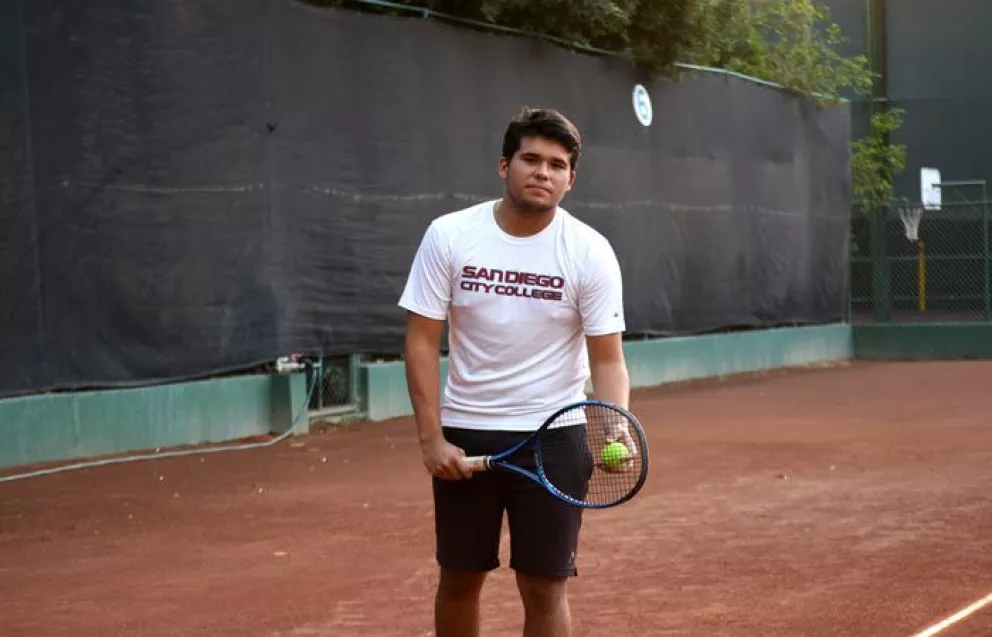 (VIDEO) Alejandro Zatarain, joven culichi becado en el extranjero para jugar Tenis