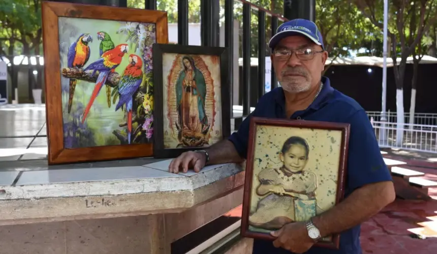 Gabriel López es un artista de la madera en Navolato