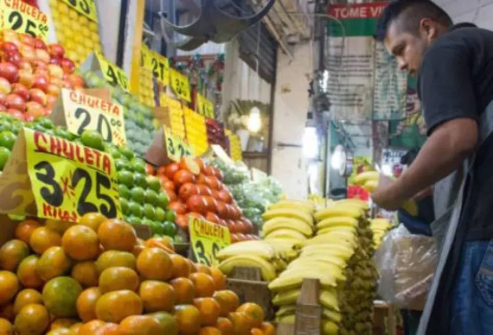 AMLO exhorta a ser cuidadosos con la economía