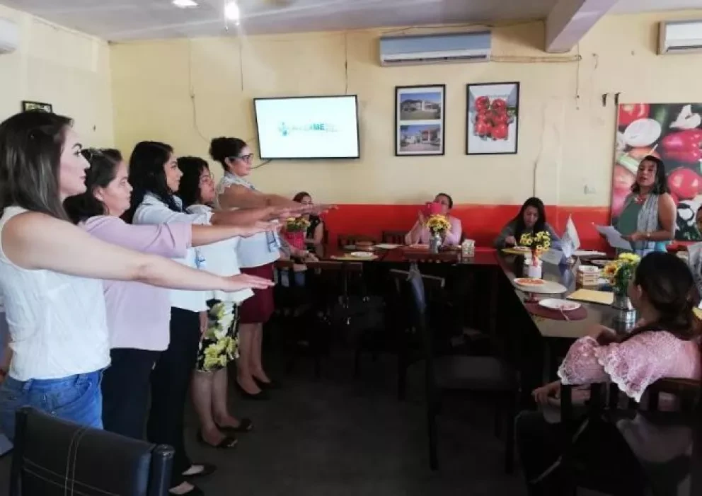 Capacitan a mujeres empresarias en Villa Juárez