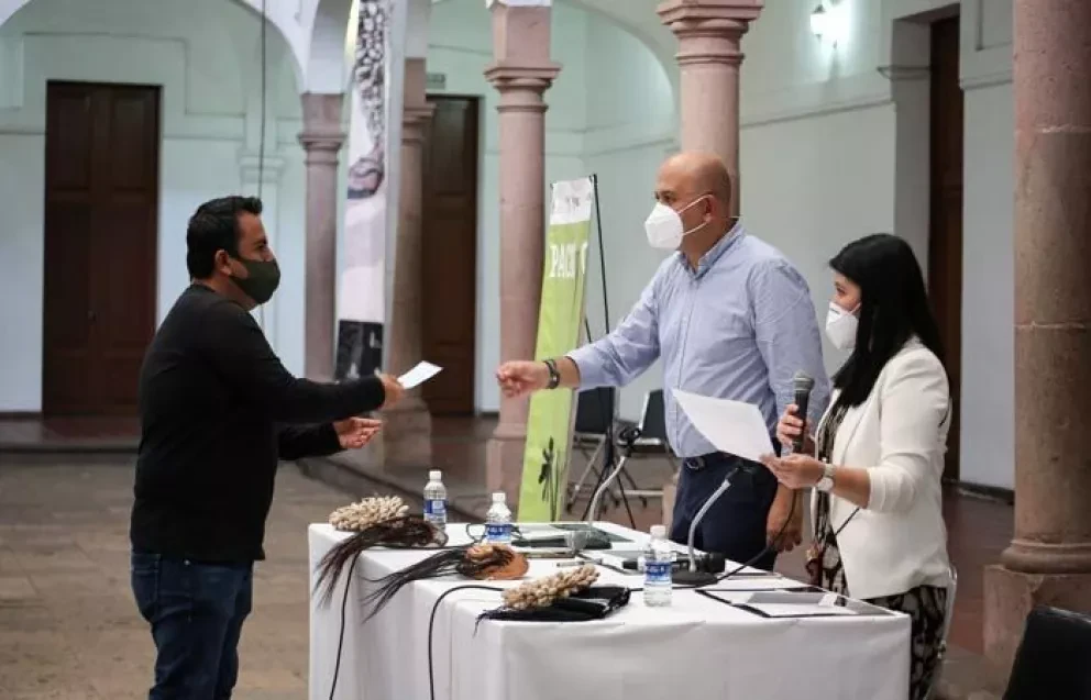 Entrega ISIC apoyos económicos pendientes a 18 artesanos de todo Sinaloa