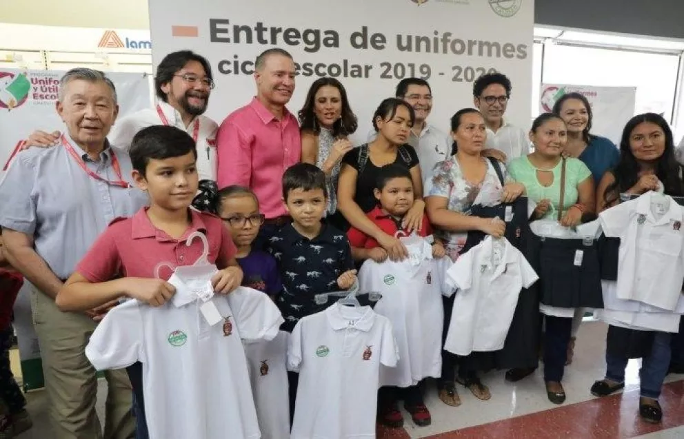 Inician entrega de uniformes escolares a 506 mil alumnos de Sinaloa