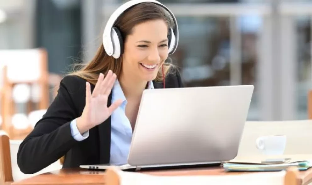 Ten éxito en tu entrevista de trabajo en línea con estos consejos
