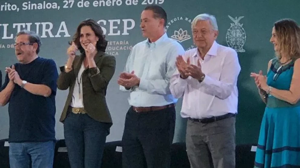 Reabren Biblioteca Pública Municipal en Mocorito en presencia de AMLO