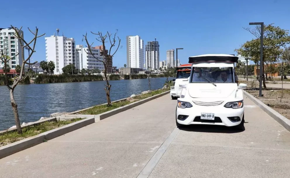 Secretario de Turismo y Quirino supervisan obras en Parque Central de Mazatlán