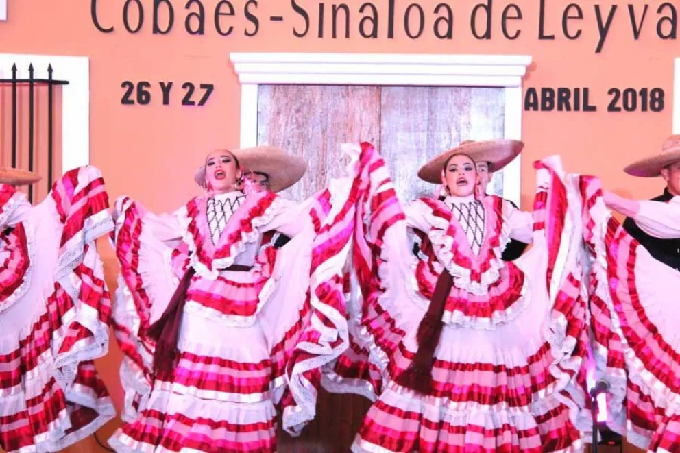 58 bailarines llenan de ritmo el Festival Sinaloa de Leyva 2018