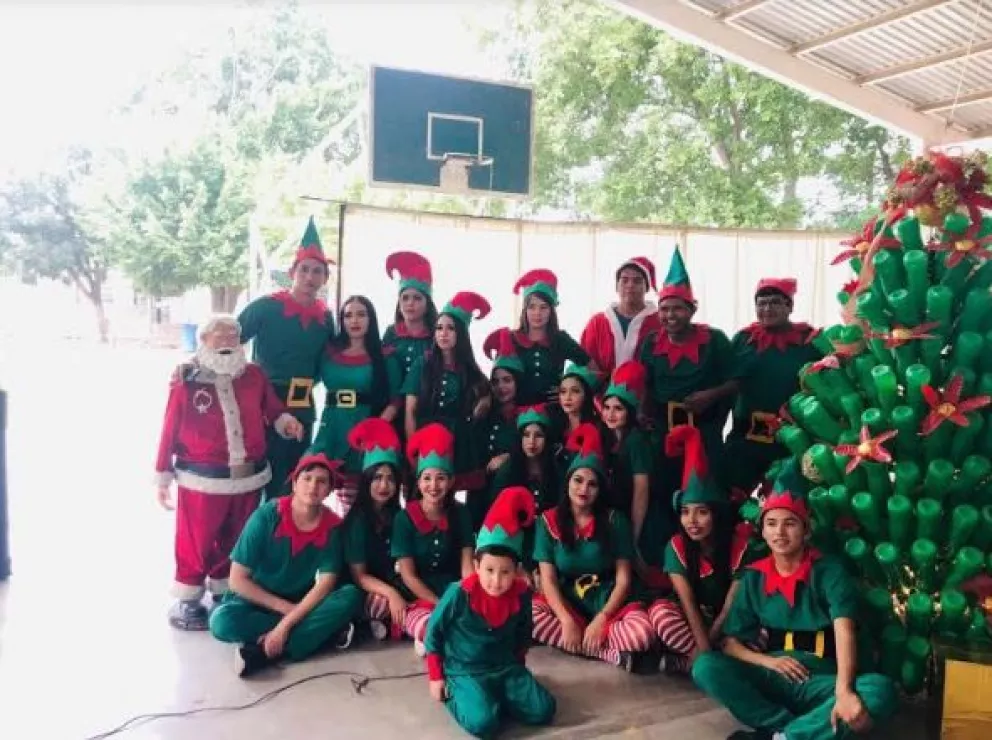 Conafe realiza festival navideño en Villa Juárez