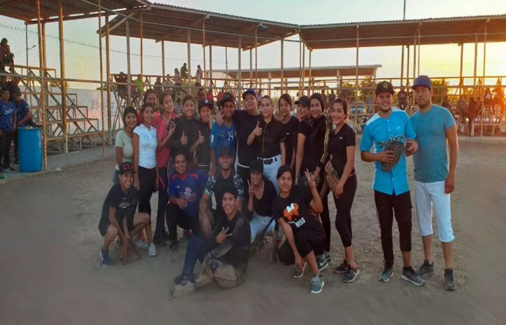 Forman en Villa Juárez liga de softbol mixto Experiencia y Juventud