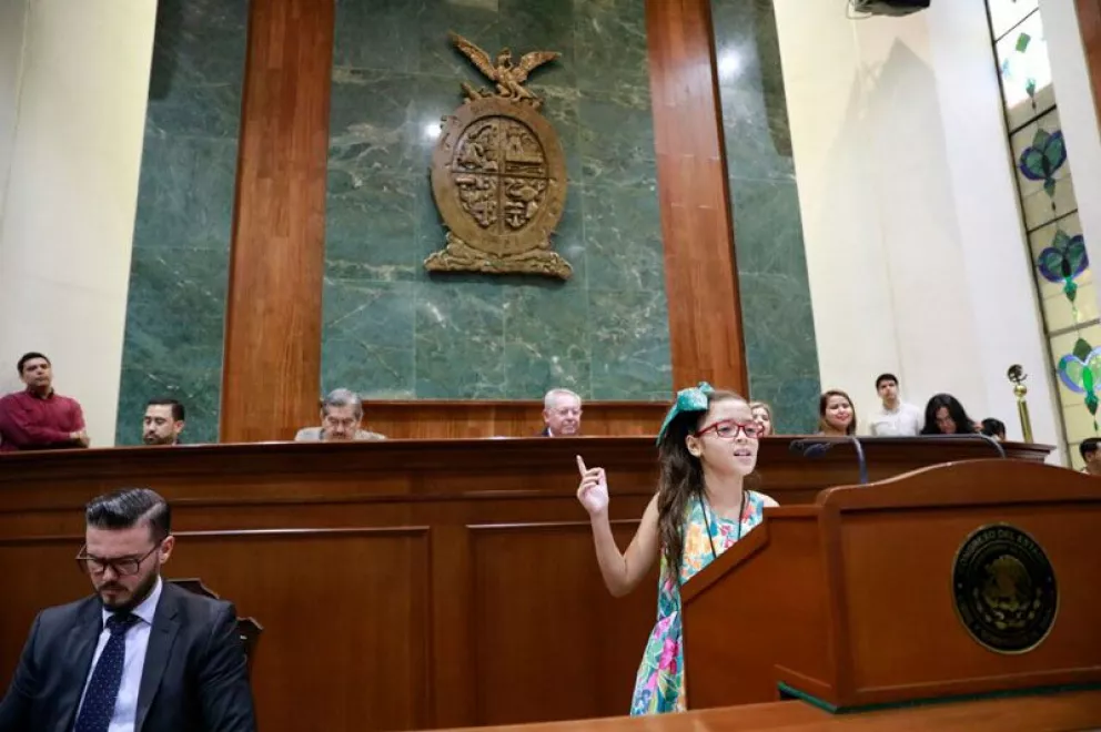 Niños sinaloenses piden protección en parlamento infantil