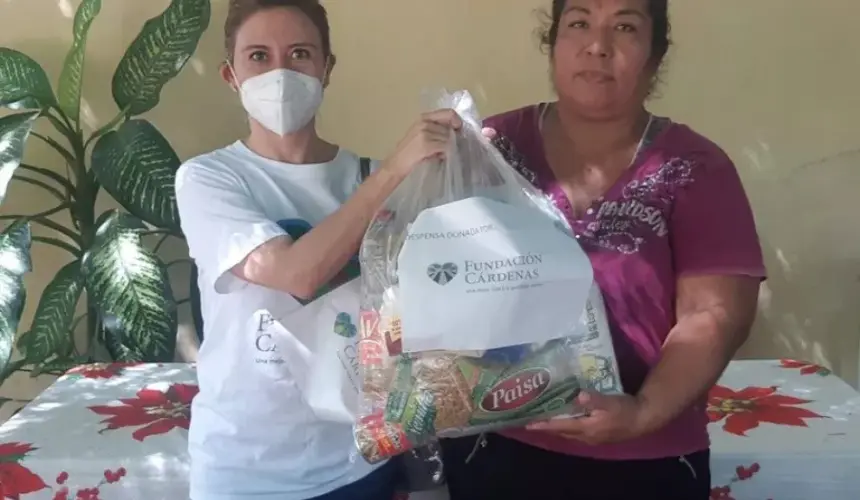 Fundación Cárdenas entrega despensas a Madres de Familia