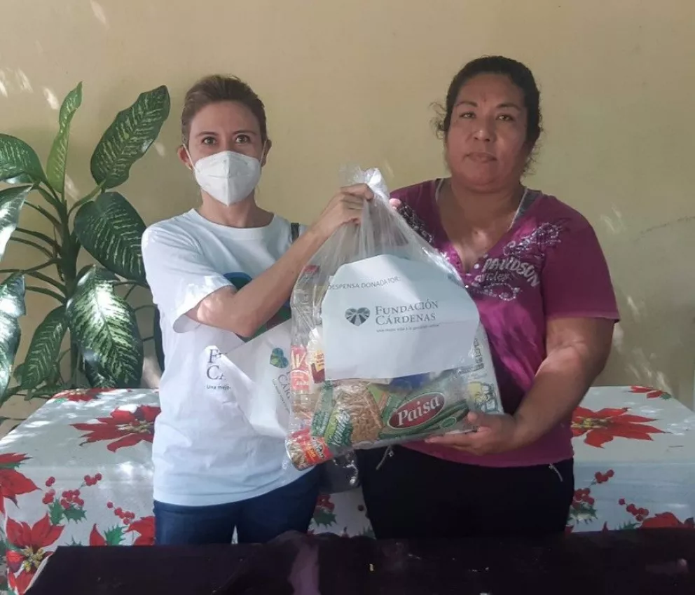 Fundación Cárdenas entrega despensas a Madres de Familia