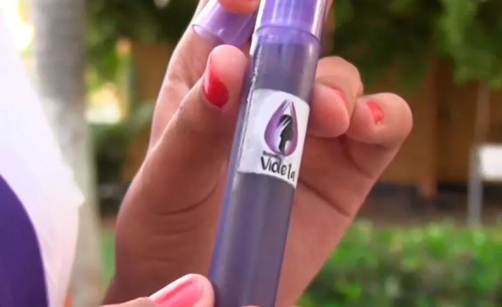 El gas violeta que lucha contra el acoso de mujeres