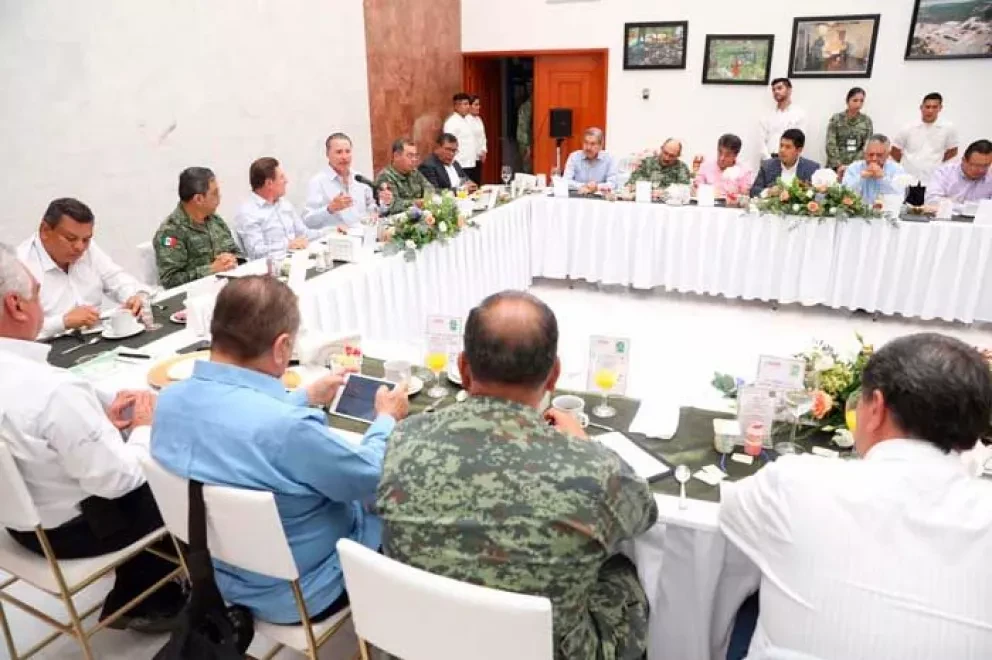 Gobernadores de Sinaloa y Durango preparan operativo en Semana Santa