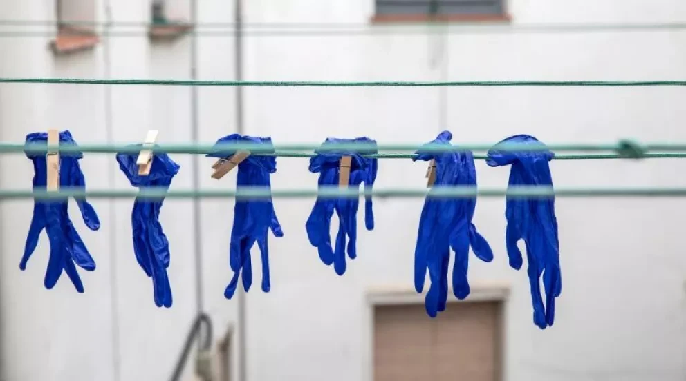 ¿Cómo lavar los guantes de látex o nitrilo?