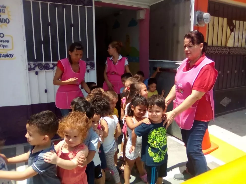 Fin a guarderías, padres recibirán dinero por hijo para pagar cuidados