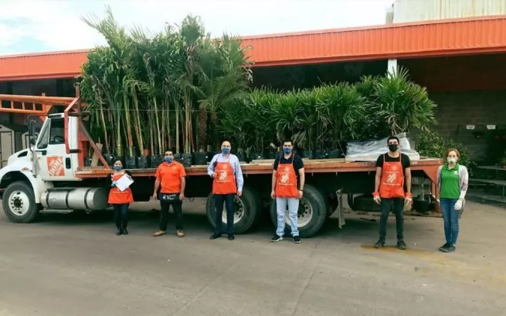 Home Depot dona más de 30 especies de plantas a Parques Alegres