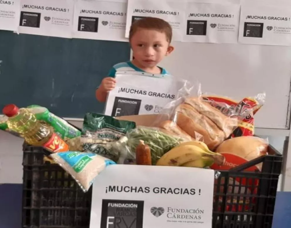 Fundación Cardenas entrega apoyos a niños con discapacidad en Villa Juárez