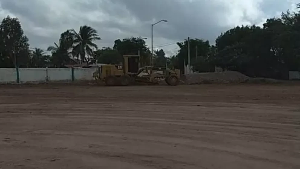 Mejoran cancha deportiva en colonia Las Amapas de Villa Juárez
