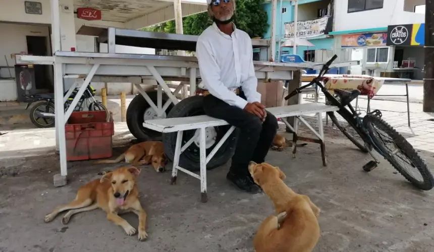 “Pipo”, el hombre que ha hecho de sus mascotas, una familia