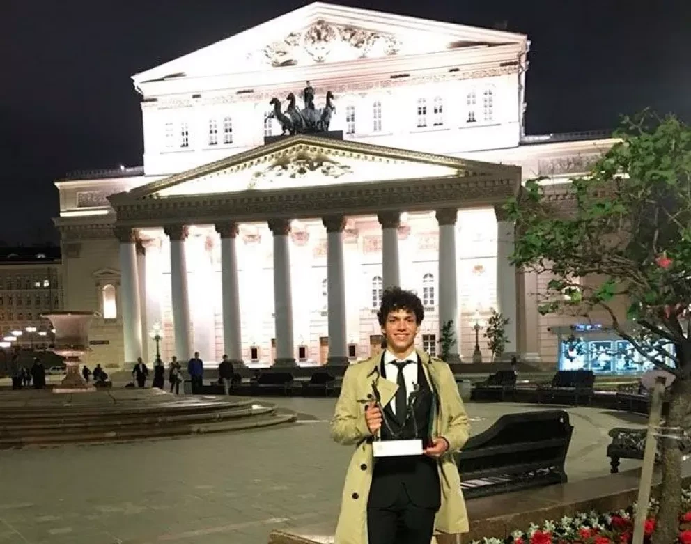 Isaac Hernández primer mexicano en ganar máximo galardón de danza
