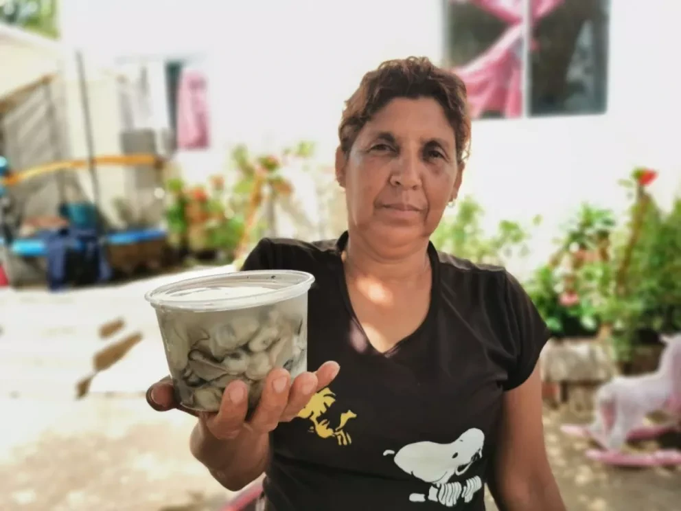 “La Kitio” una mujer que desafía las mareas de Altata