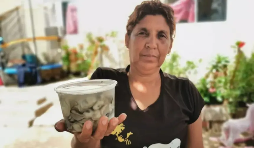 “La Kitio” una mujer que desafía las mareas de Altata