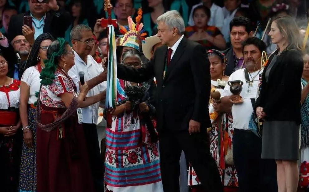 Presenta López Obrador programa de 100 puntos a la nación