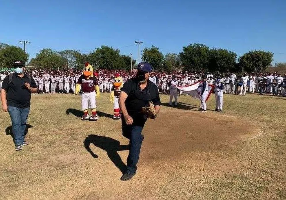 Homenajean a Leonardo Cuevas en Juegos Regionales