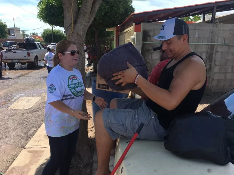 Llega ayuda a damnificados desde el interior del país