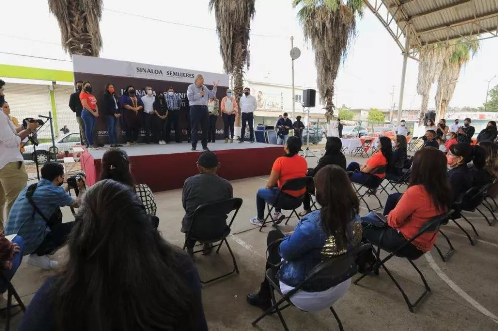 Lleva Rocha Jornada de Servicios para la Mujer en Villa Juárez