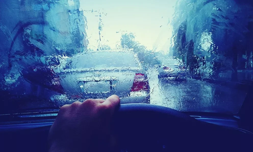 Consejos para conducir bajo la lluvia