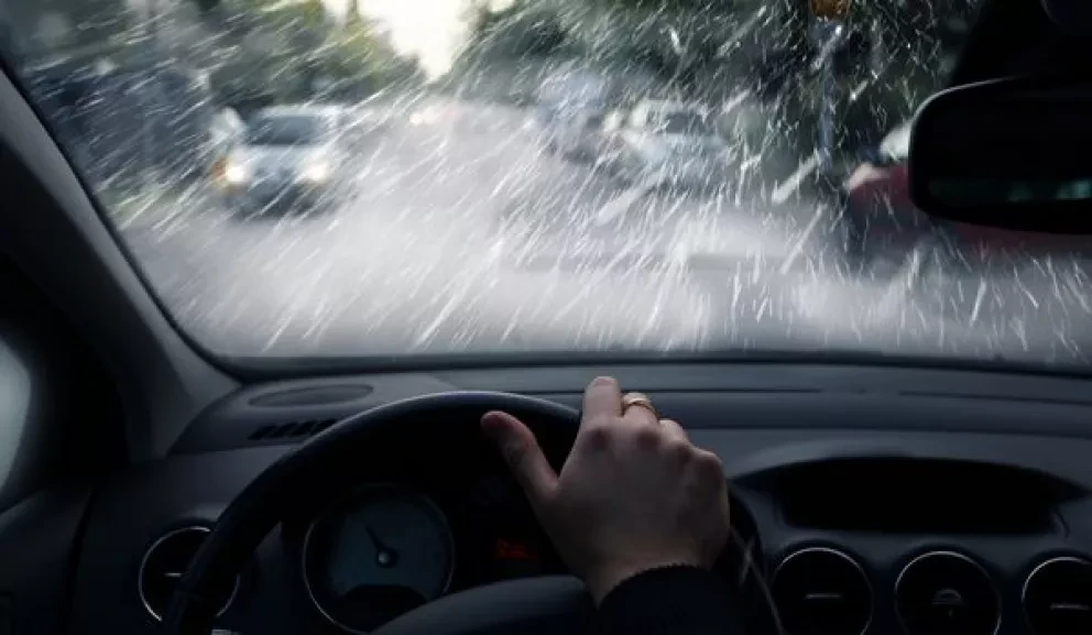 Llegaron las lluvias. Conduce con cuidado y evita un accidente