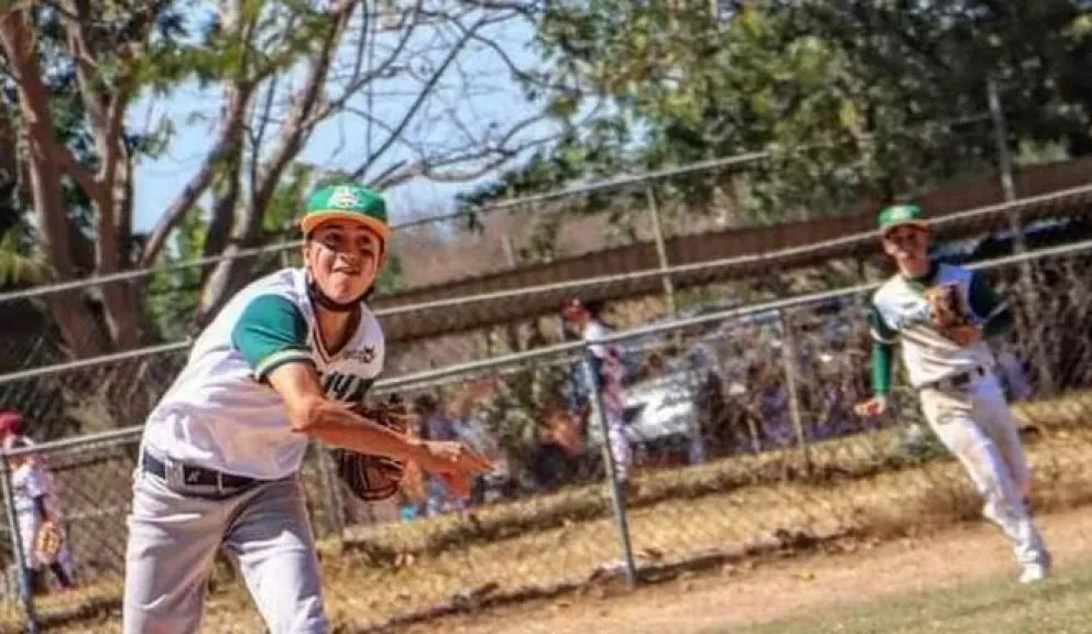 Luis César Jiménez con un partido de beisbol perfecto