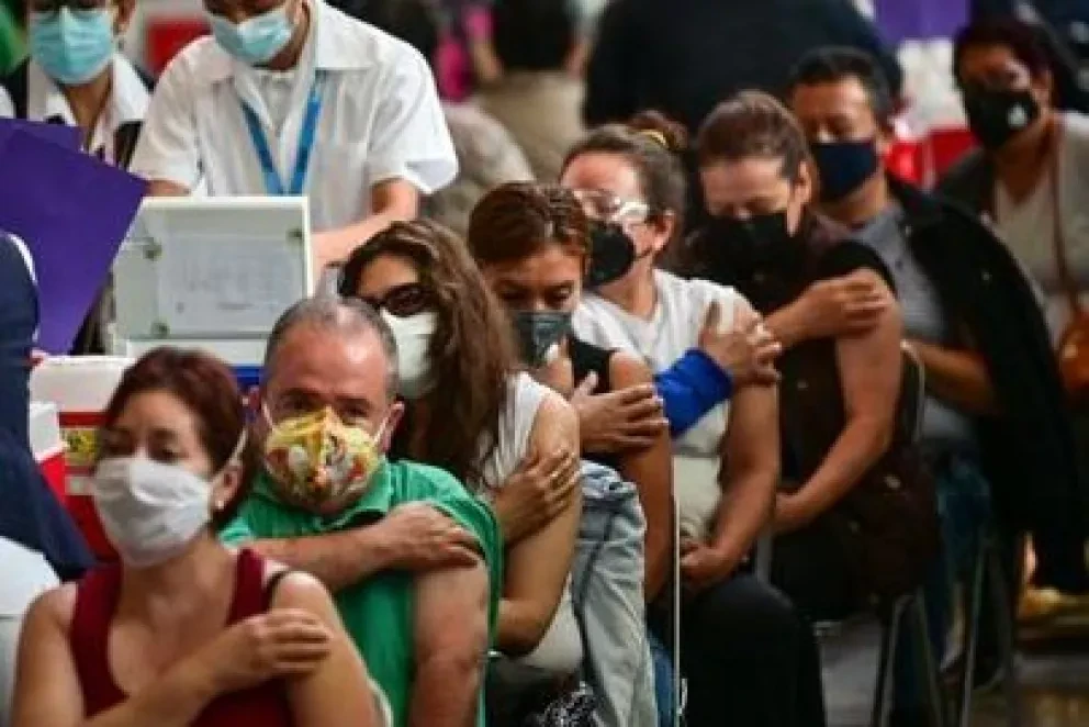 Siguen bajando contagios covid en México