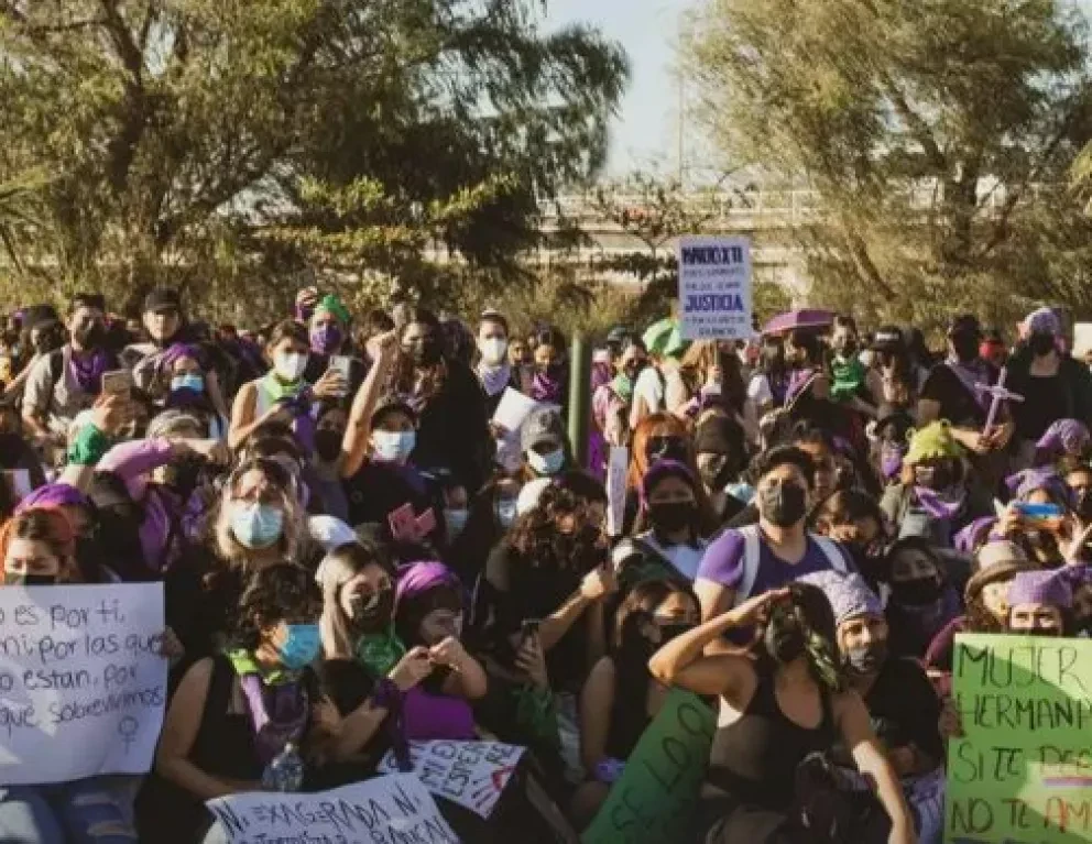 Marchan mujeres en paz y las mentiras de la semana