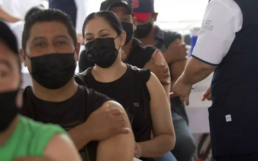 ¿Tienes más de 40? Ubica tu macrocentro de vacunación