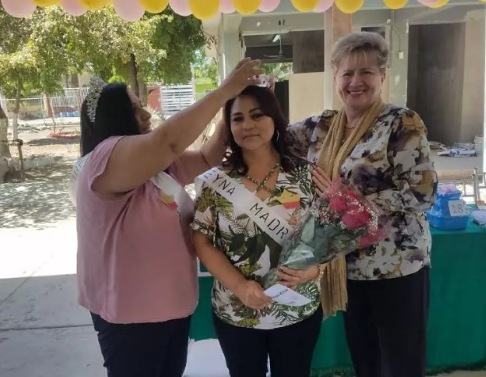 Celebran día de las madres en Villa Juárez