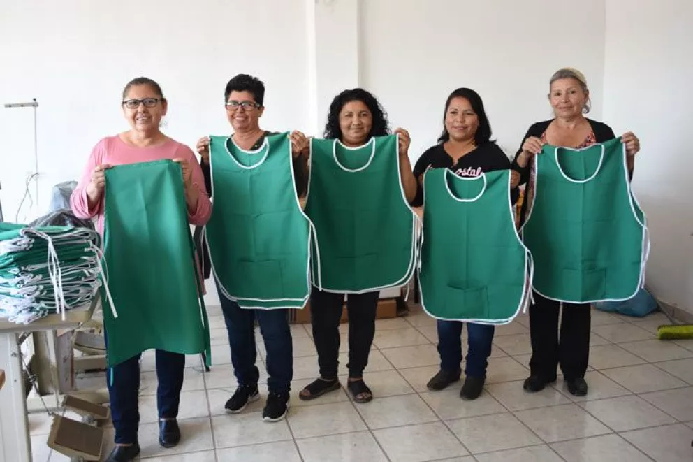 [VIDEO] Mujeres de Villa Juárez hacen mandiles para empresas agrícolas