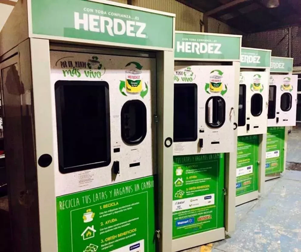 Recicla latas con la máquina de Herdez y gana puntos