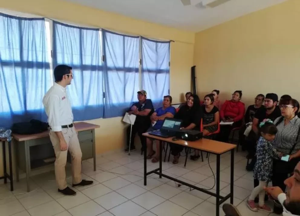 Capacitan en marketing digital a empresarios de Villa Juárez