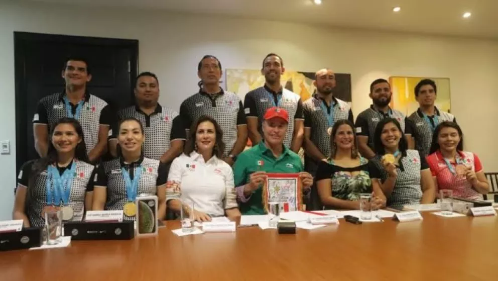 Medallistas panamericanos sinaloenses reciben estímulos de Quirino Ordaz