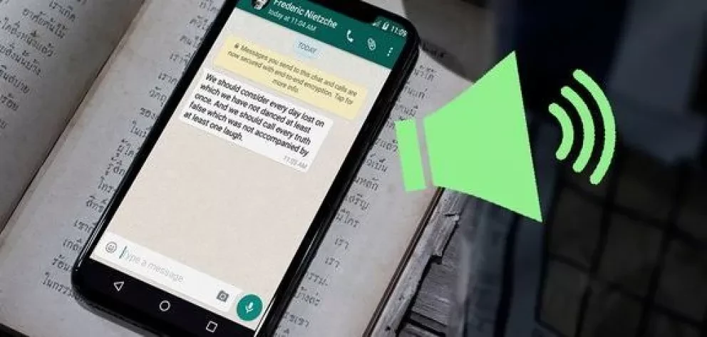 Escucha los mensajes de texto de WhatsApp y evita accidentes