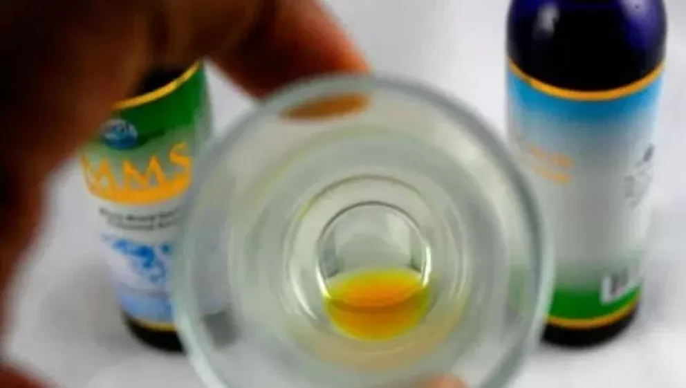 ¡Falso! Dióxido de cloro no cura el coronavirus y puede afectar tu salud