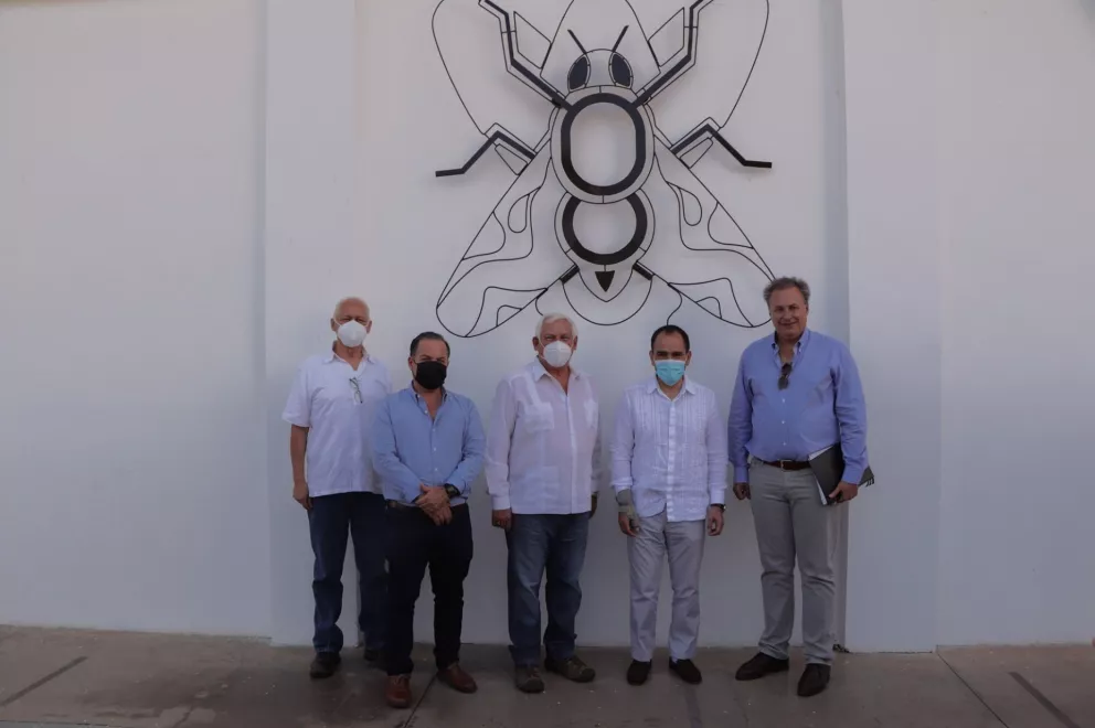 Sinaloenses visitan fábrica de moscas en Chiapas para control de plagas