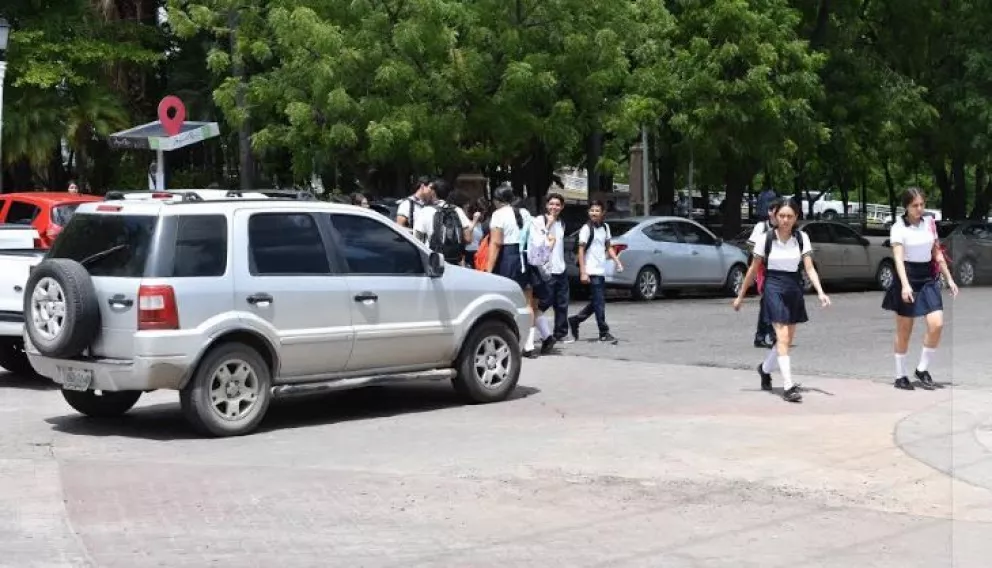 Las mujeres de Sinaloa prefieren moverse en automóvil particular