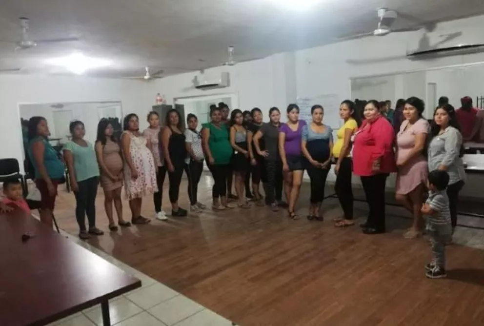Atienden a mujeres embarazadas en Villa Juárez
