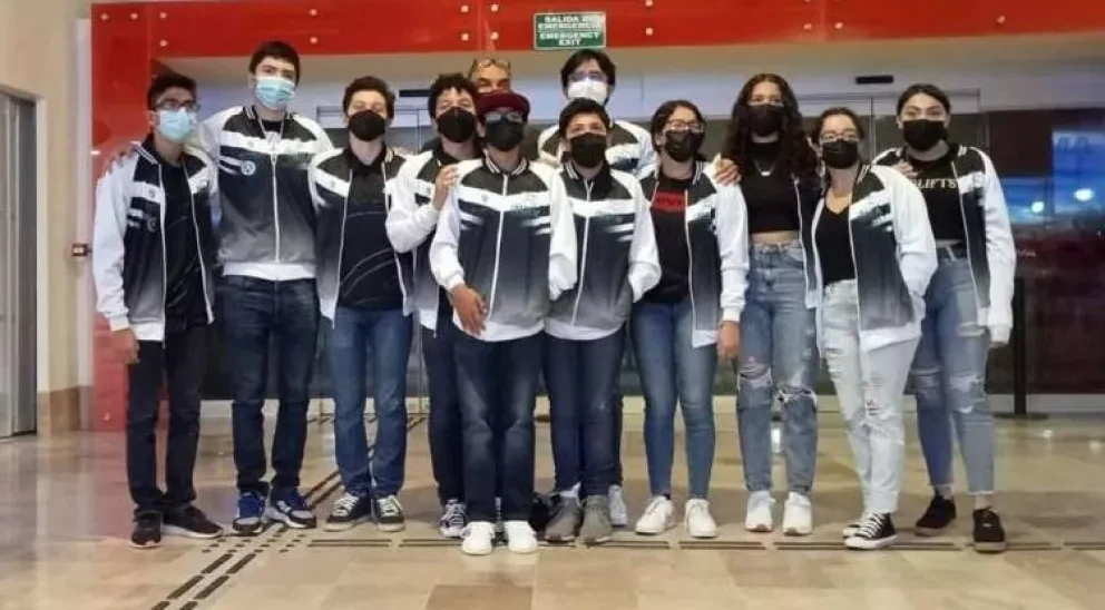 Nadadores mazatlecos reciben pases a Campeonato Nacional de Aguas Abiertas